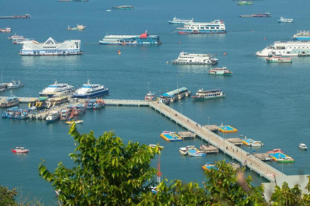 K Station Pattaya Hotell Exteriör bild