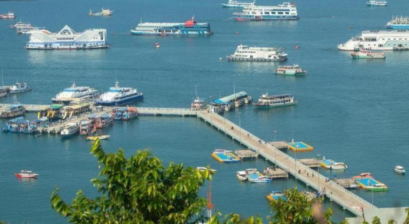K Station Pattaya Hotell Exteriör bild